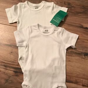 2x H&M white bodysuit , 4-6m